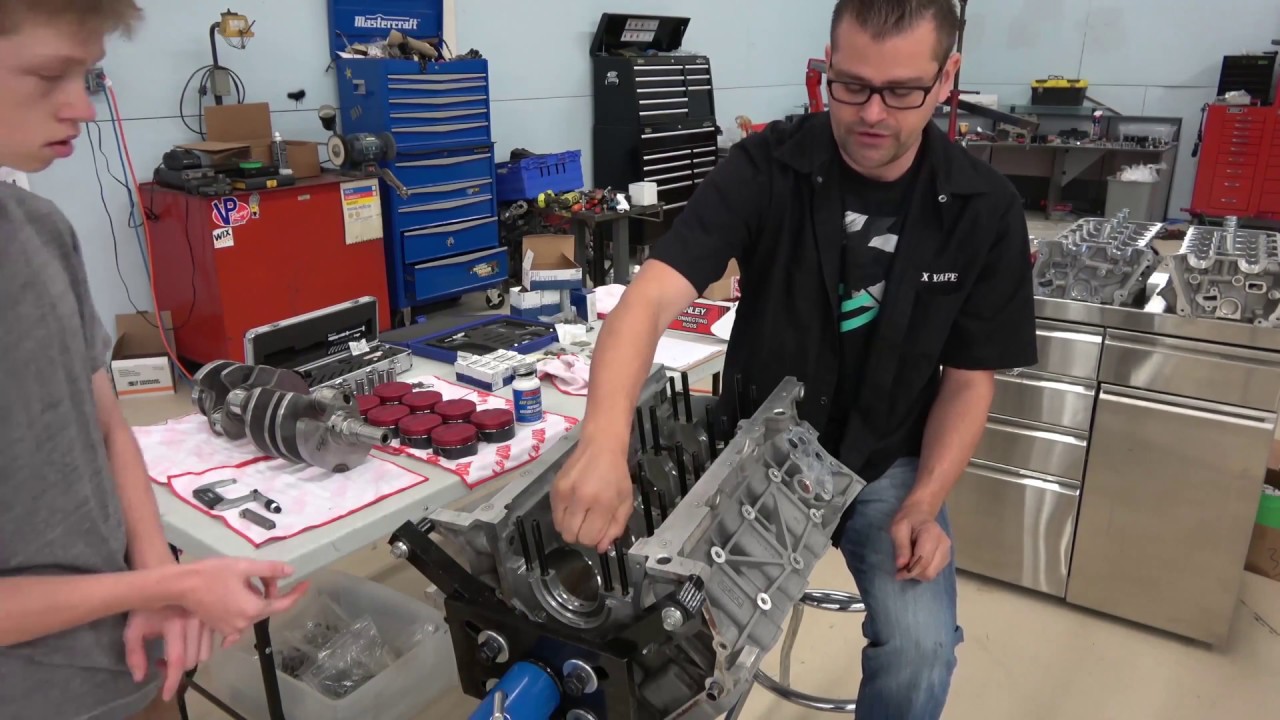 5.0L Coyote Build Pt.1 - Crank Shaft Installation