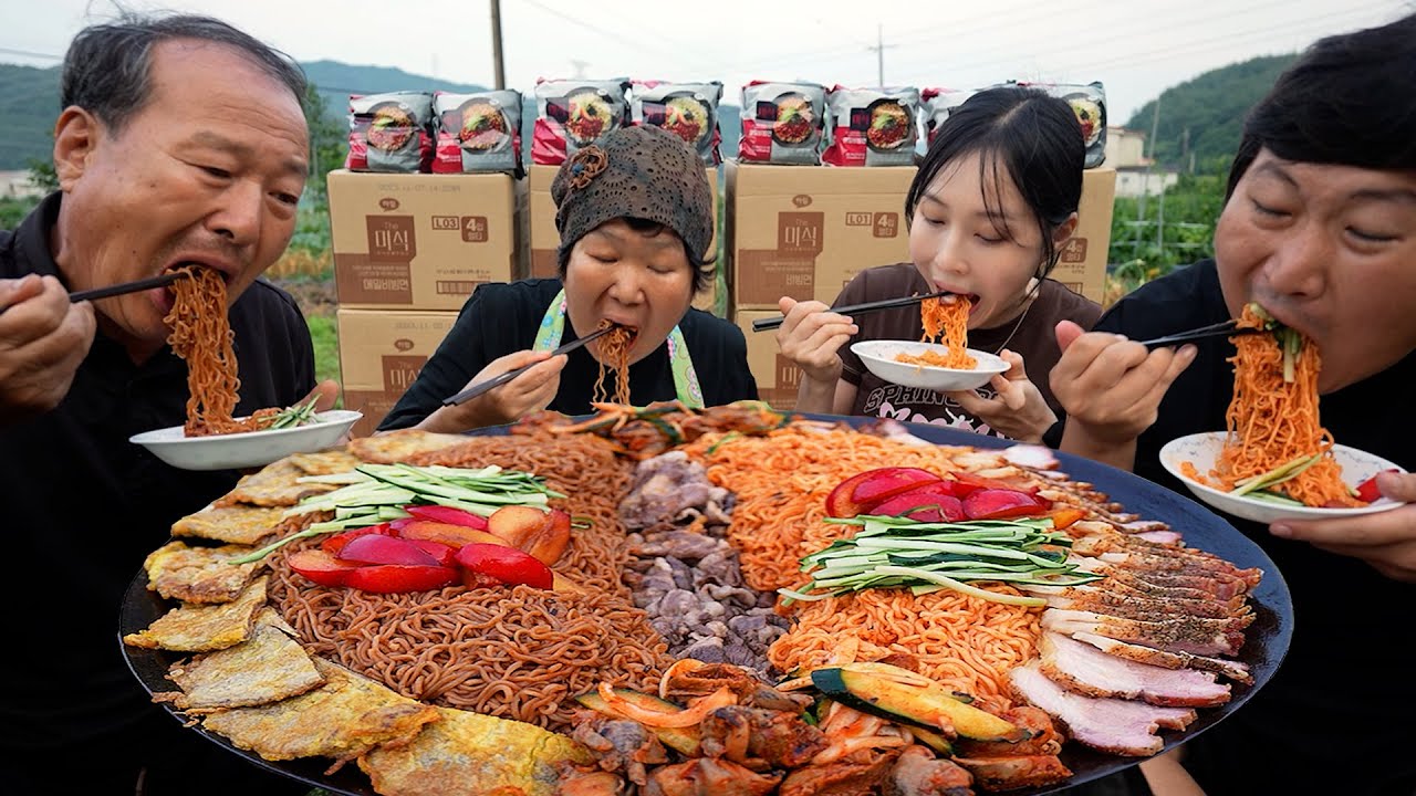 Различные продукты и острые и кислые bibimmyeon! - Шоу еды Мукбанг.