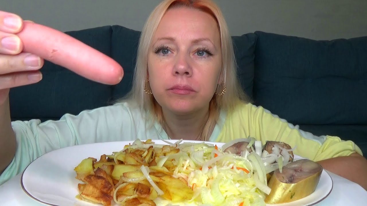 МУКБАНГ СОСИСКА СО СКУМБРИЕЙ И ЖАРЕНАЯ КАРТОШКА, КАПУСТА МАРИНОВАННАЯ/ПРОДОЛЖЕНИЕ БАНКЕТА/не АСМР/