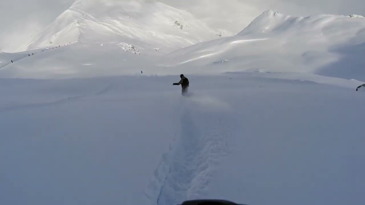 Unreal Alpine Snowboarding - Full Send in the Austrian Alps