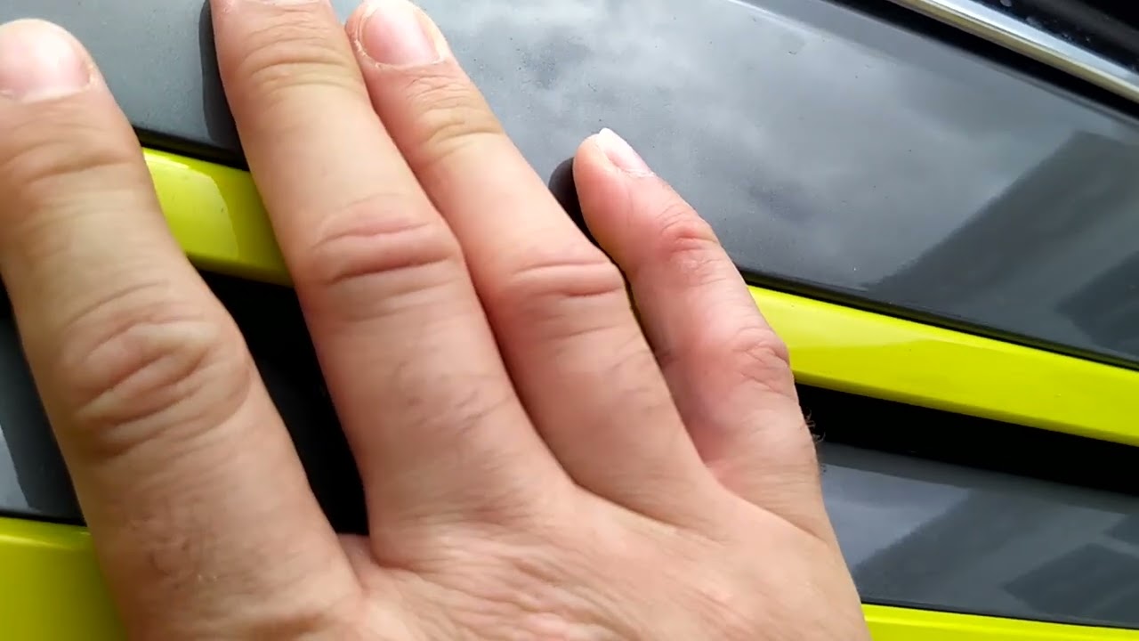 Mini Cooper SE j'ouvre le capot pour la premi&egrave;re fois en direct live d&eacute;sol&eacute; si je suis maladroit 😉 .