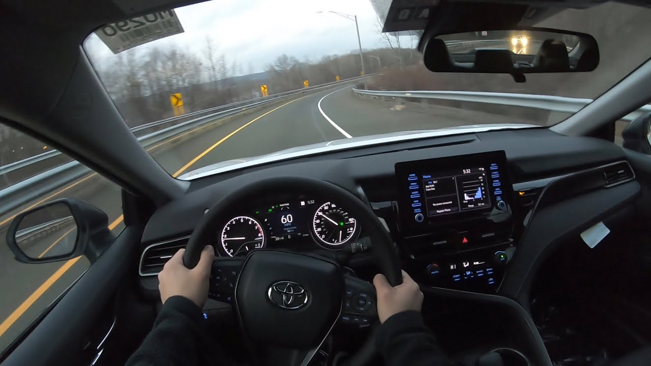 Вечерний тест-драйв Toyota Camry 2021 года и мысли