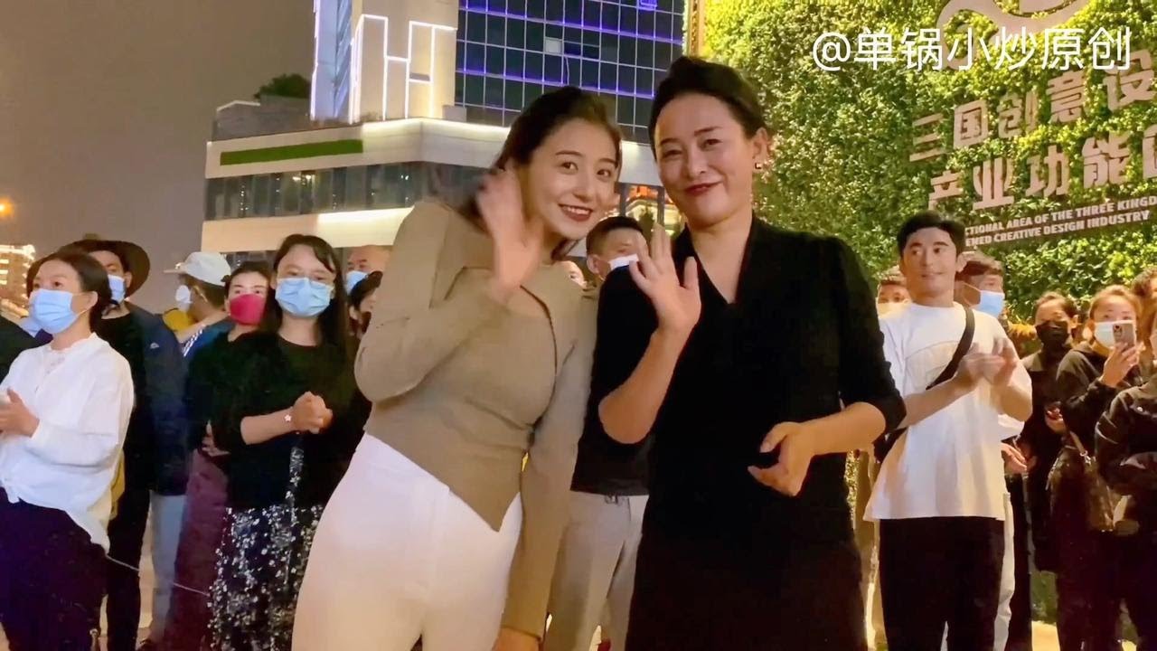 魅力西饶、温婉央拉和甜美青措———成都街头的藏族锅庄