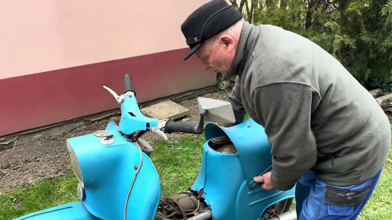 Sajnos nem gyári fényezés, viszont nagyon jó felújítási alap. Simson Schwalbe 1974.