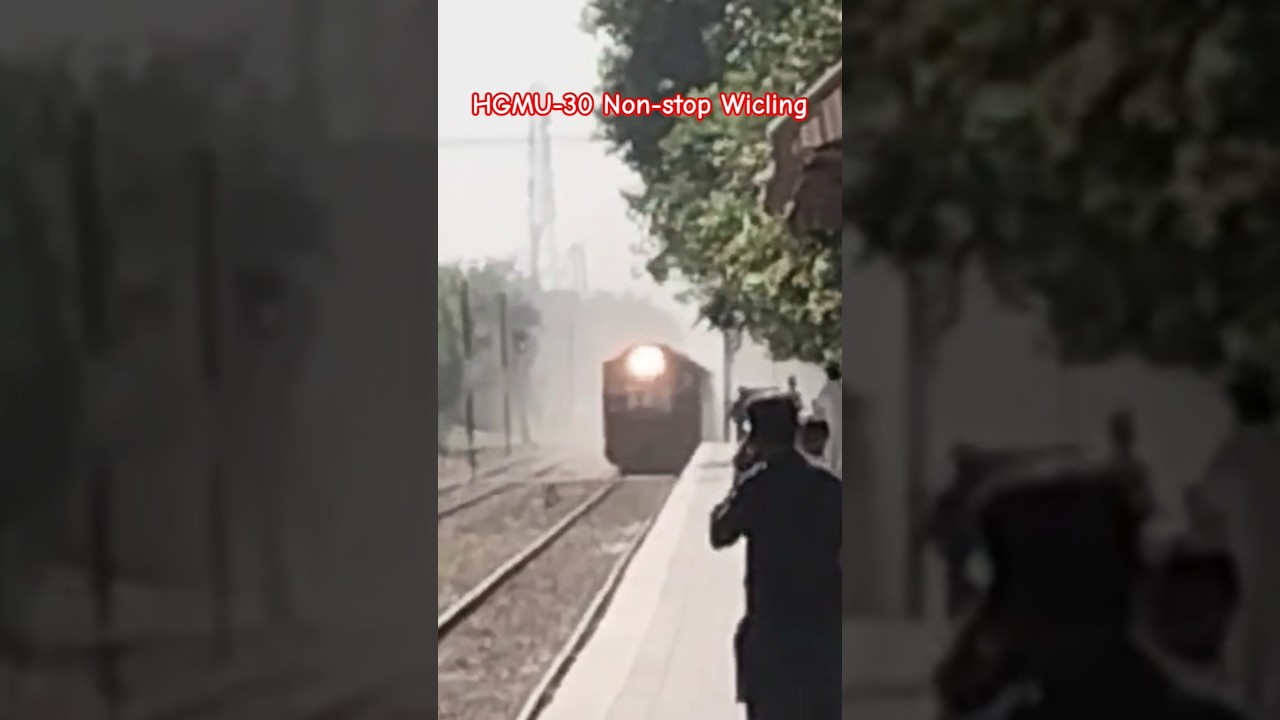 17up Millat Express Brutel Speedy Pass Through From Okara With HGMU-30 8224 #pakistanrailways #okara