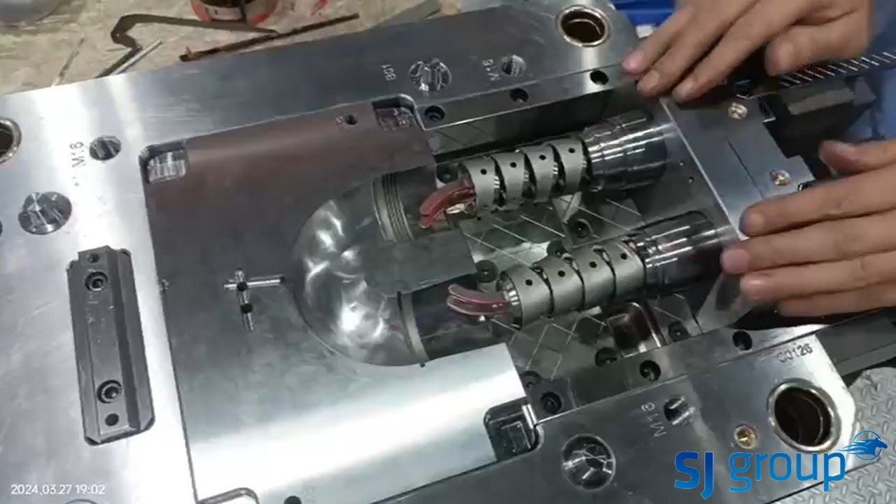 Moldes Inje&ccedil;&atilde;o Pl&aacute;stica Curvas 180&deg;  ARC-Shaped/ 180&deg; ARC-Shaped Injection Molding for Plastic Parts