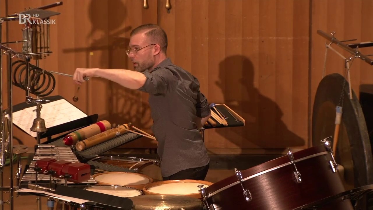 Klangsäulen / Younghi Phag-Paan, performed by Kai Strobel