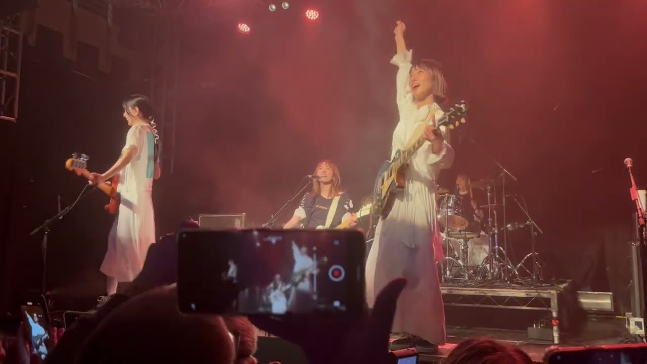 SCANDAL - Scandal Baby live in London 2022 - Tomomi's Kiss - Fan's Phone
