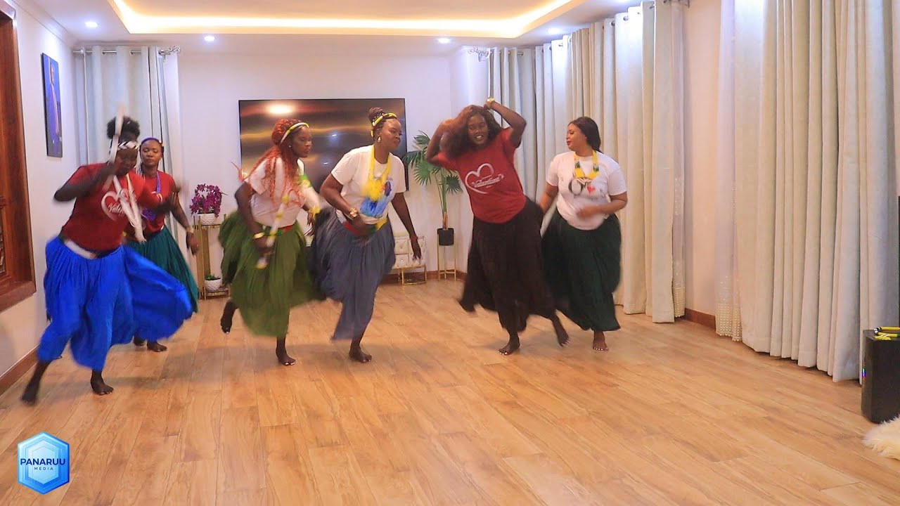 Panaruu traditional dance (Many de Guukuei by Jam Mialek)