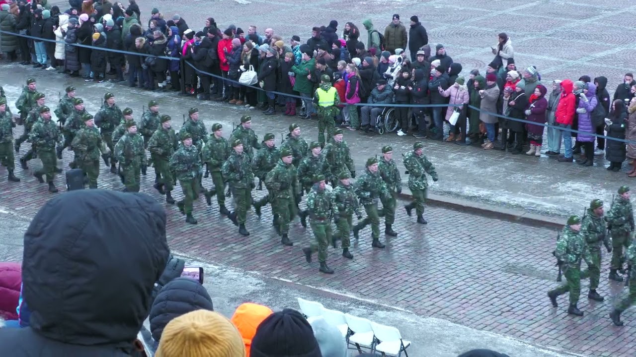 Sotilasvalatilaisuus Senaatintorilla perjantaina 16.2.2024 3/3