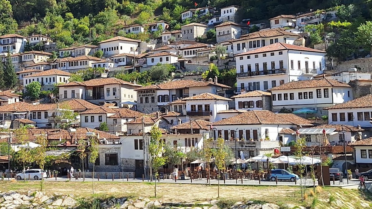 Berat, The City of Windows, Albania 🇦🇱. A look round this beautiful place 
