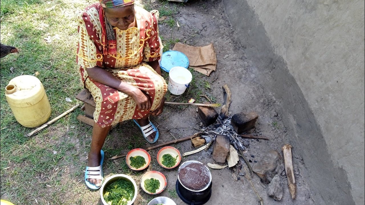 African village life/Cooking The Most Original traditional food in Kenya