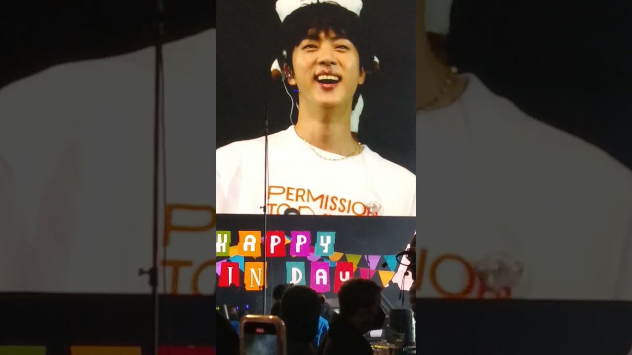 BTS Army bomb wave and happy birthday Jin PTD on stage day 4 FANCAM 211202
