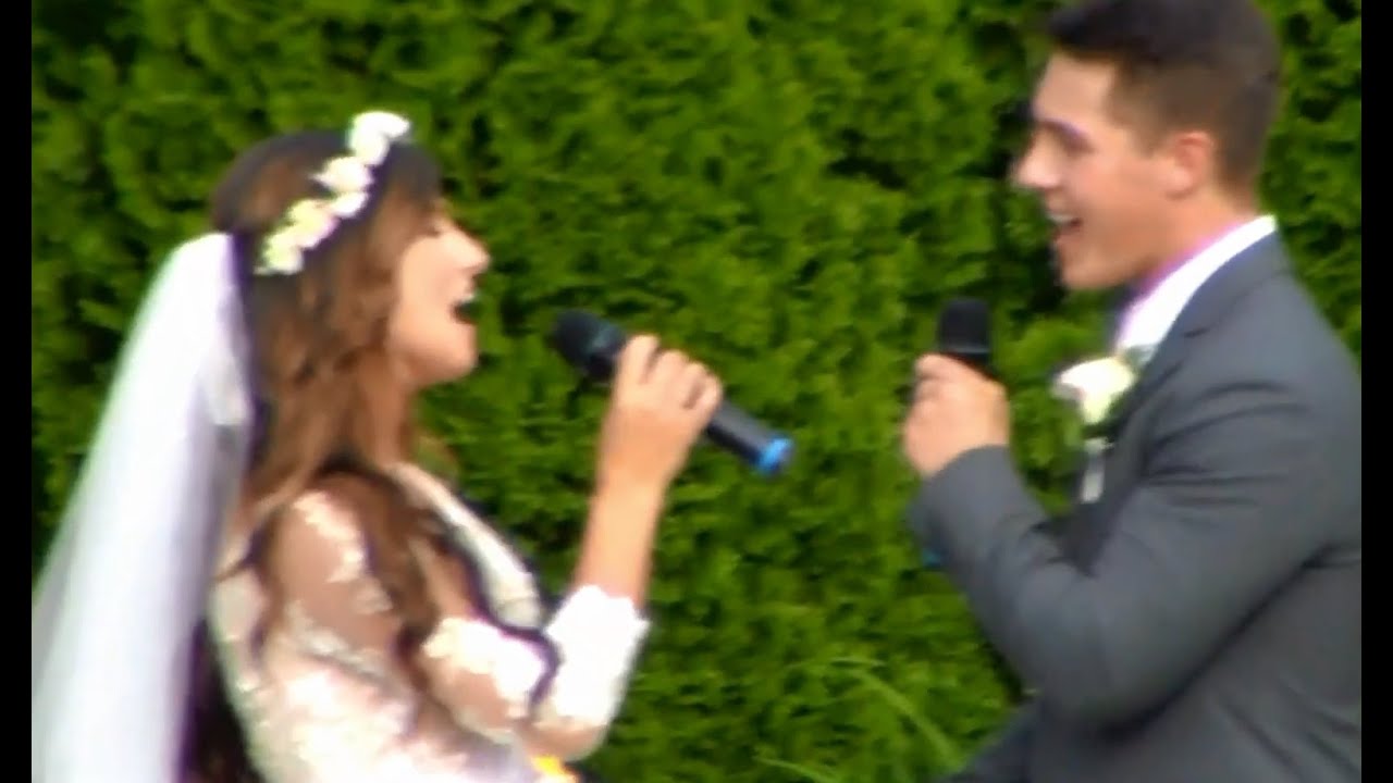 Carlin Bates Stewart & Evan Stewart's Romantic Singing Performance at their Wedding 