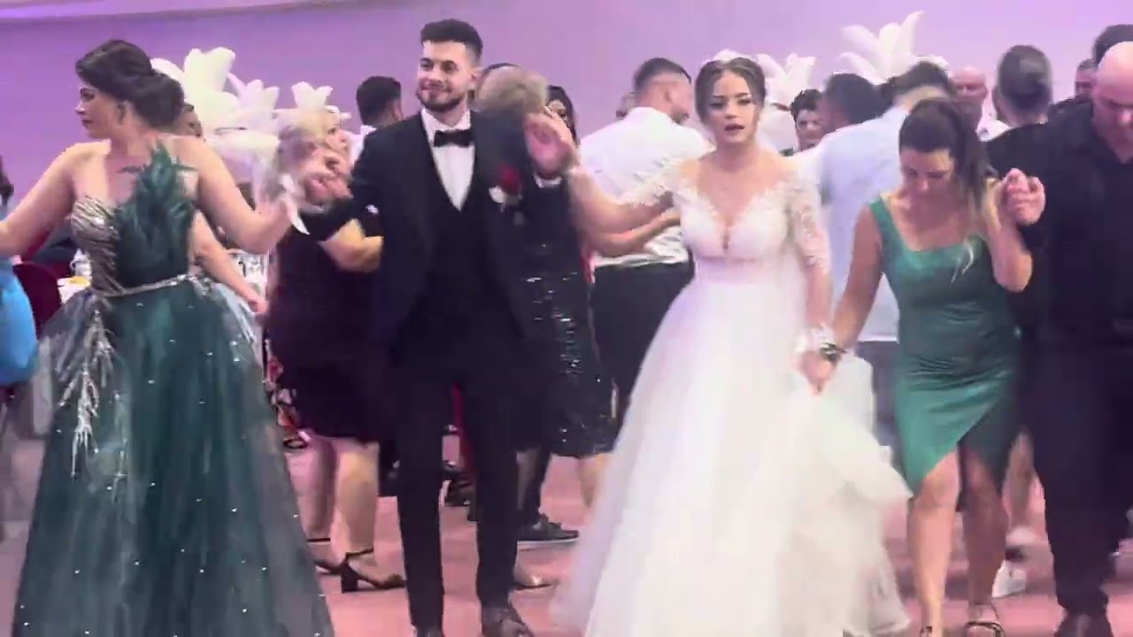 Oaspeți veseli la nunta lui BIANCA & DENIS !!!