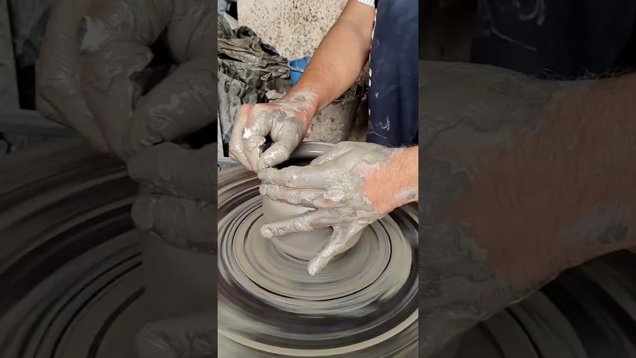 prajapati artist #pottery #shorts #hardwork #making matti kla mitti ke bartan kese bnaye jathe he