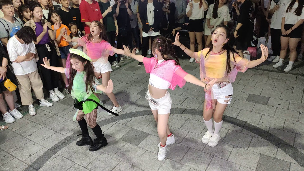 AF SHOW. ADORABLE KIDS. CUTE CHARMING. HONGDAE BUSKING.