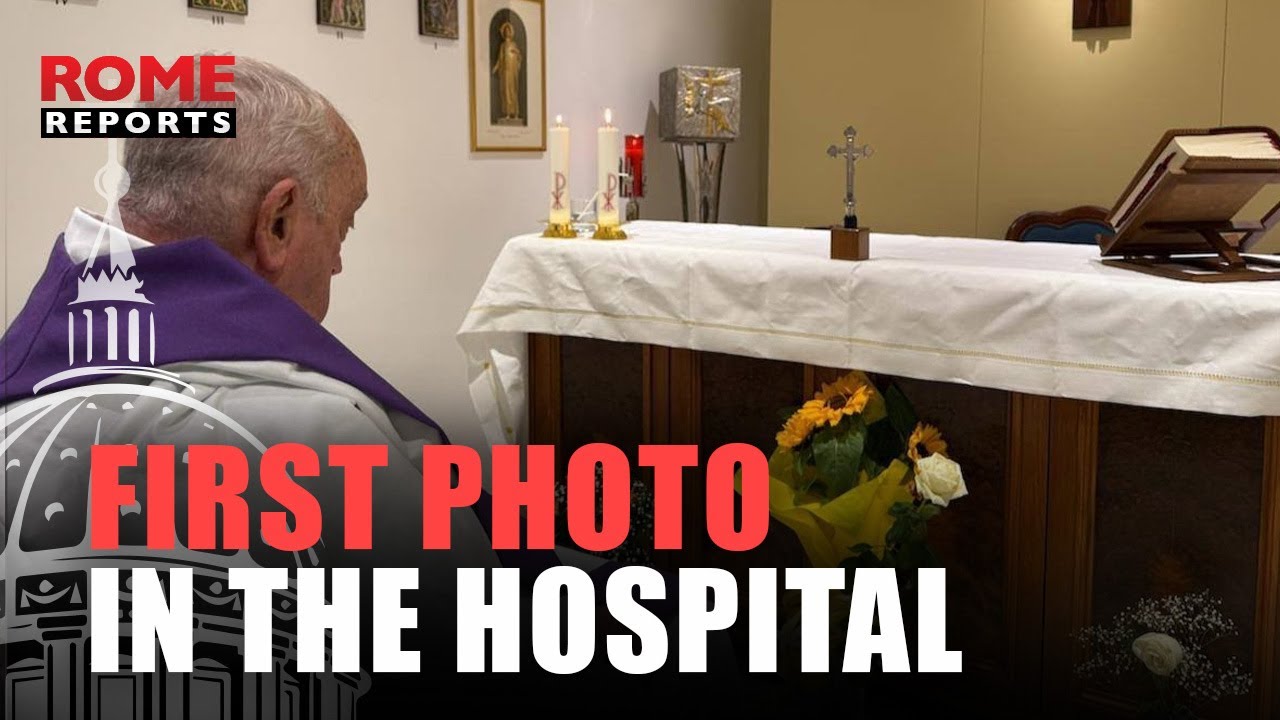 First photo of Pope Francis in the hospital after more + 30 days of hospitalization