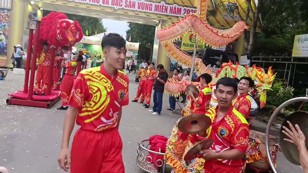 Múa lân mai hoa thung và múa rồng ở khu đô Thị 5A tập 2 sóc Trăng 
