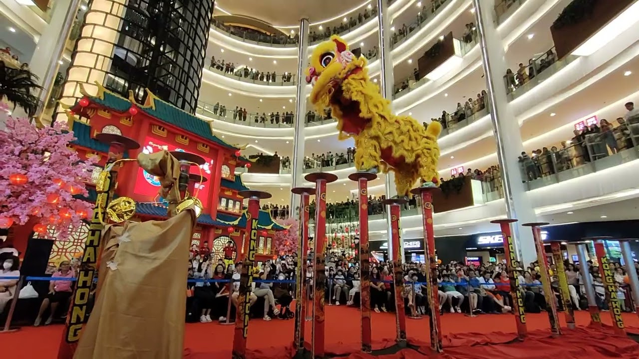 Tim Barongsai Kong Ha Hong Beraksi Keren Menengangkan di Tonggak @emporiumpluit_mall Jakarta, Sesi 1