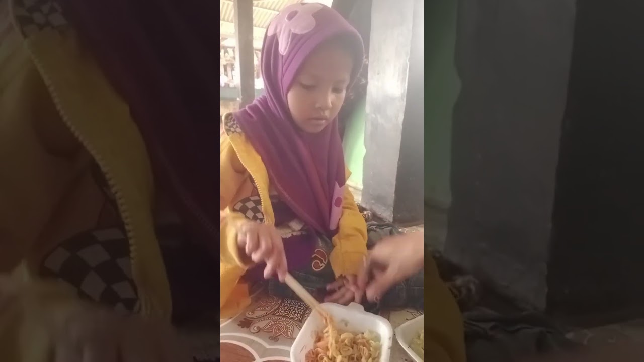 Berangkat Sekolah Nya Jalan Kaki