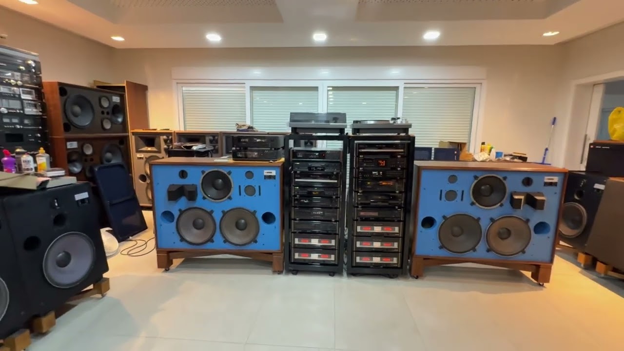 Hoje o dia é delas JBL 4355 top.