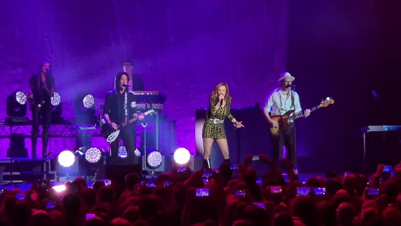 Roxette - Fading Like a Flower (2025.11.04 Budapest Papp László Aréna) 