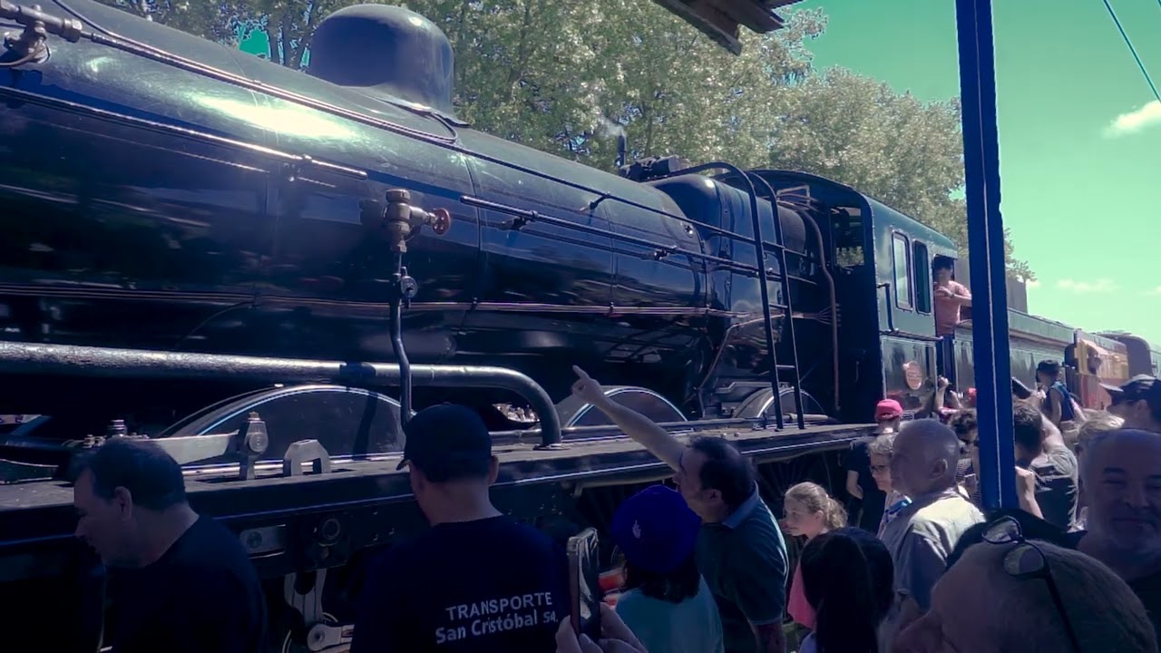 La histórica locomotora Vulcan Foundry 3925 en su paso por Brandsen