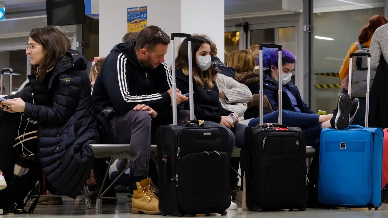 DFAT tells travelling Australians to return home 'as soon as possible'