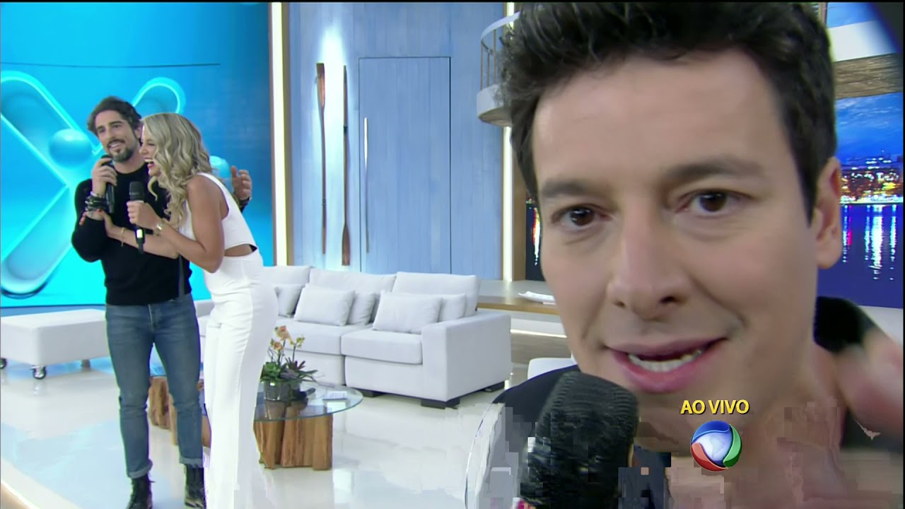 Apresentadores substituem XUXA em seu programa na Record - (14/09/2015) - Parte 1