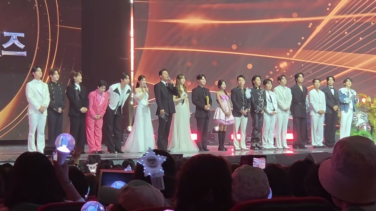 2026 k-트롯어워즈 1부 종영후 참석한 가수 전원 인사 모습 (장민호, 최수호, 남궁진, 박성온, 마이진, 민수현, 안성훈, 전유진등등) 구독 좋아요 꾸~~욱 ♡♡ 촬영민수TV