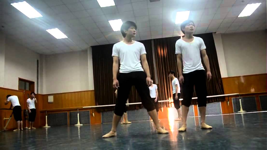 2012 Beijing Dance Academy Chinese Folk Dance Exam part 2 (Boys Dai Dance)