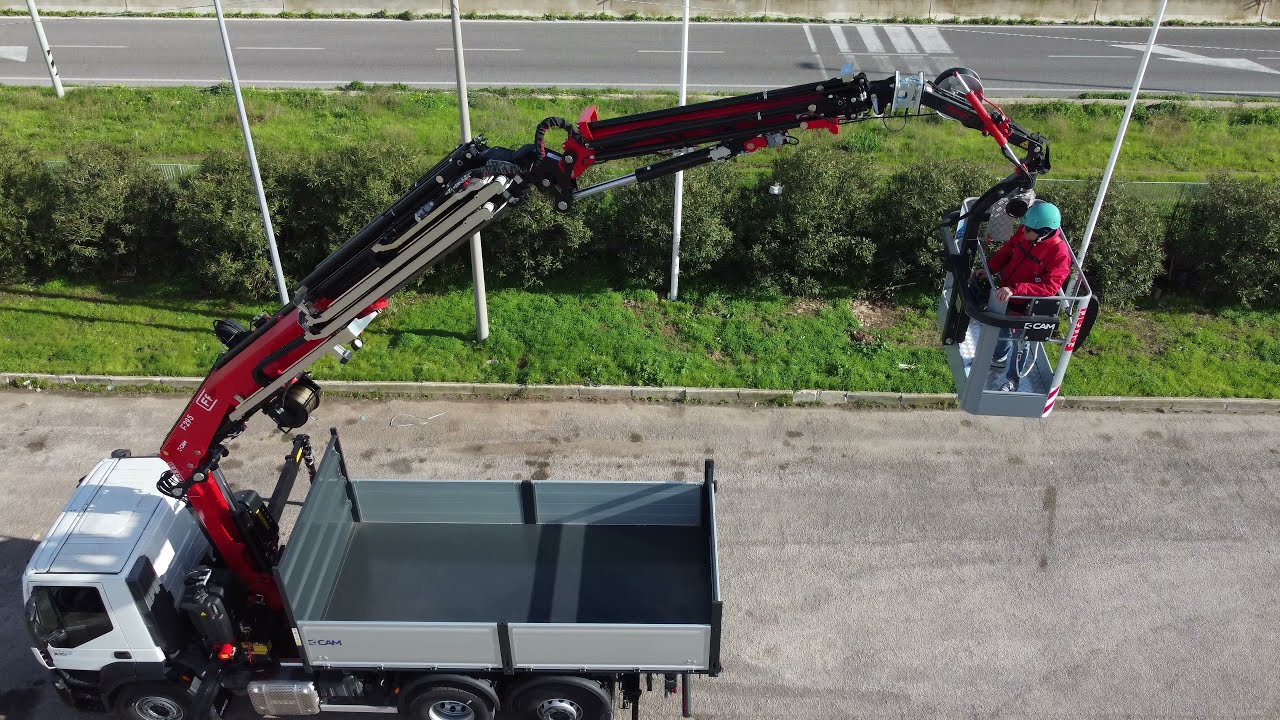 Officine Cam - Iveco AD260 con gru FASSI F295A.2.25