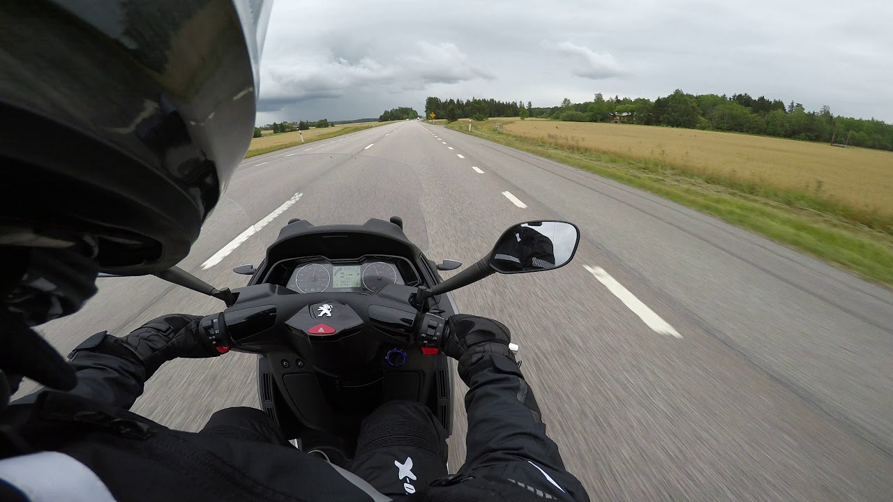 Peugeot Metropolis 400 on highway in 4k 24fps superview