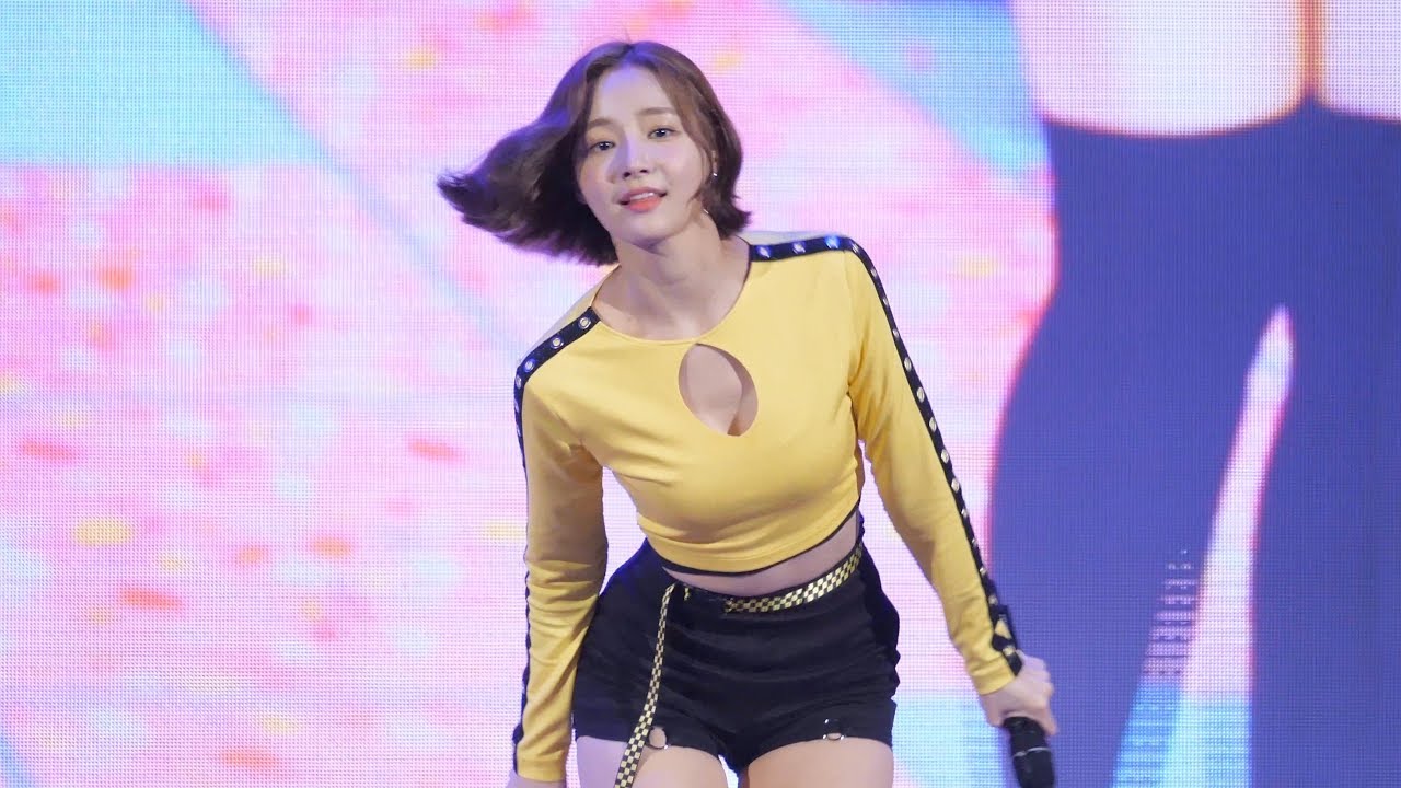 [4K] [190323] MOMOLAND 모모랜드 (Yeonwoo 연우) - I'm So Hot 암쏘핫 (롯데월드 어드벤처 팬사인회) 직캠/Fancam by PIERCE