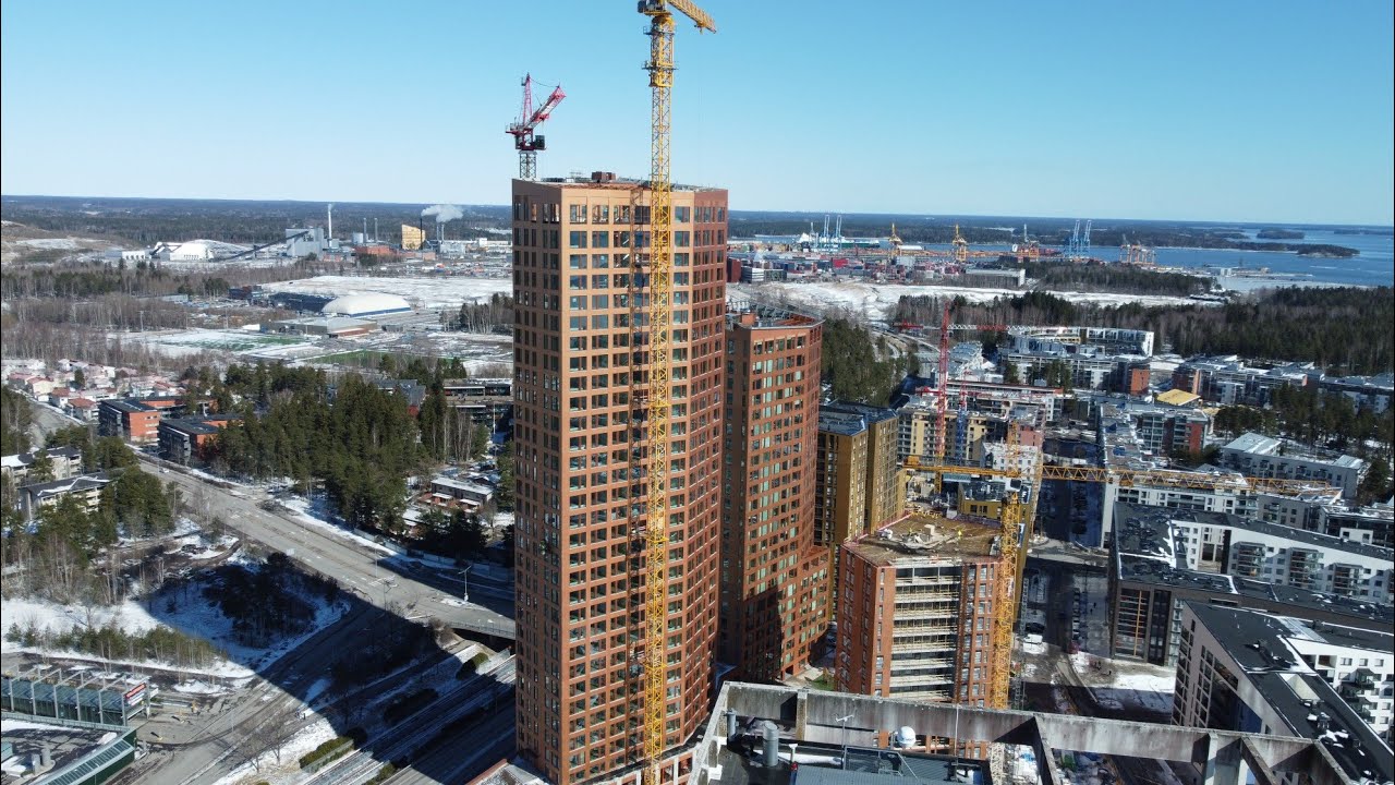 Atlas ja Hyperion tornitalot nousevat Vuosaaressa (Drone ilmakuvaa)