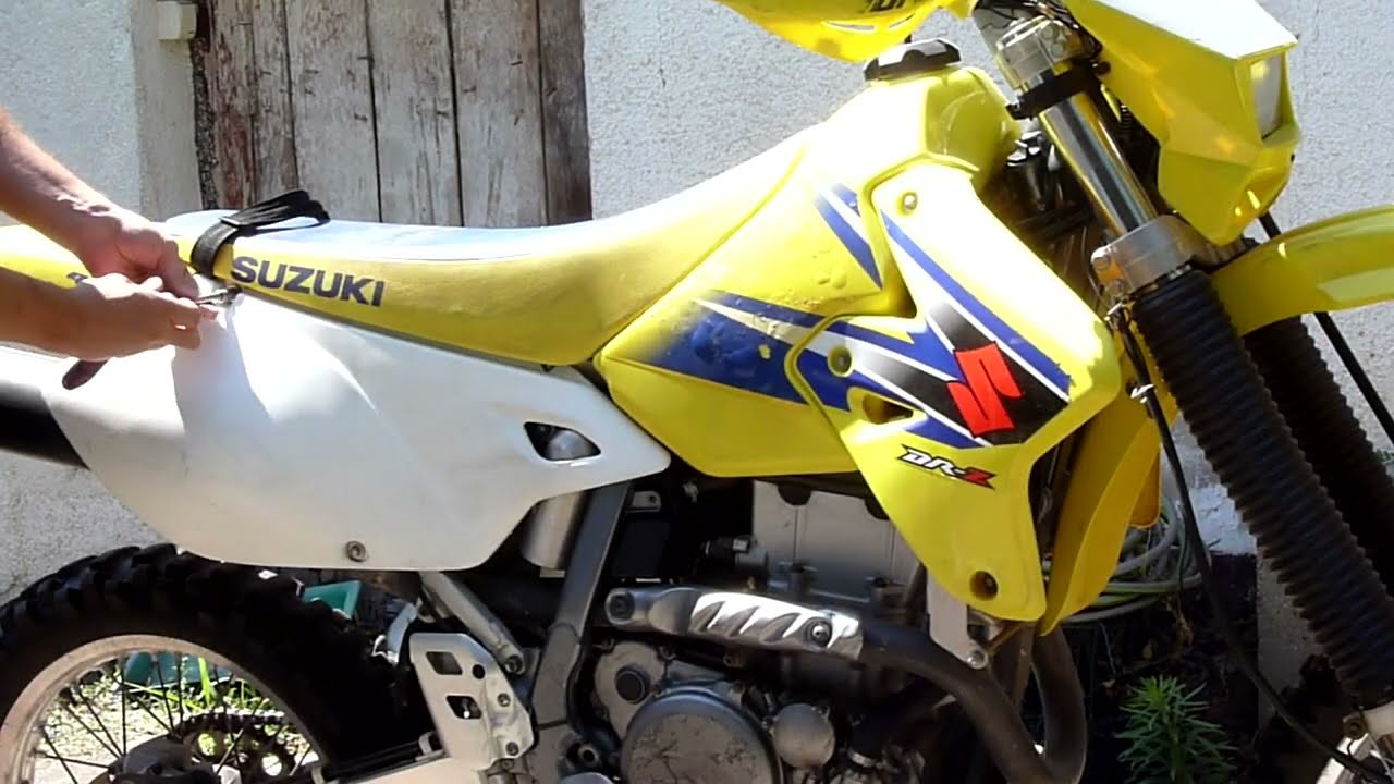 Suzuki DRZ 400 carburator removal