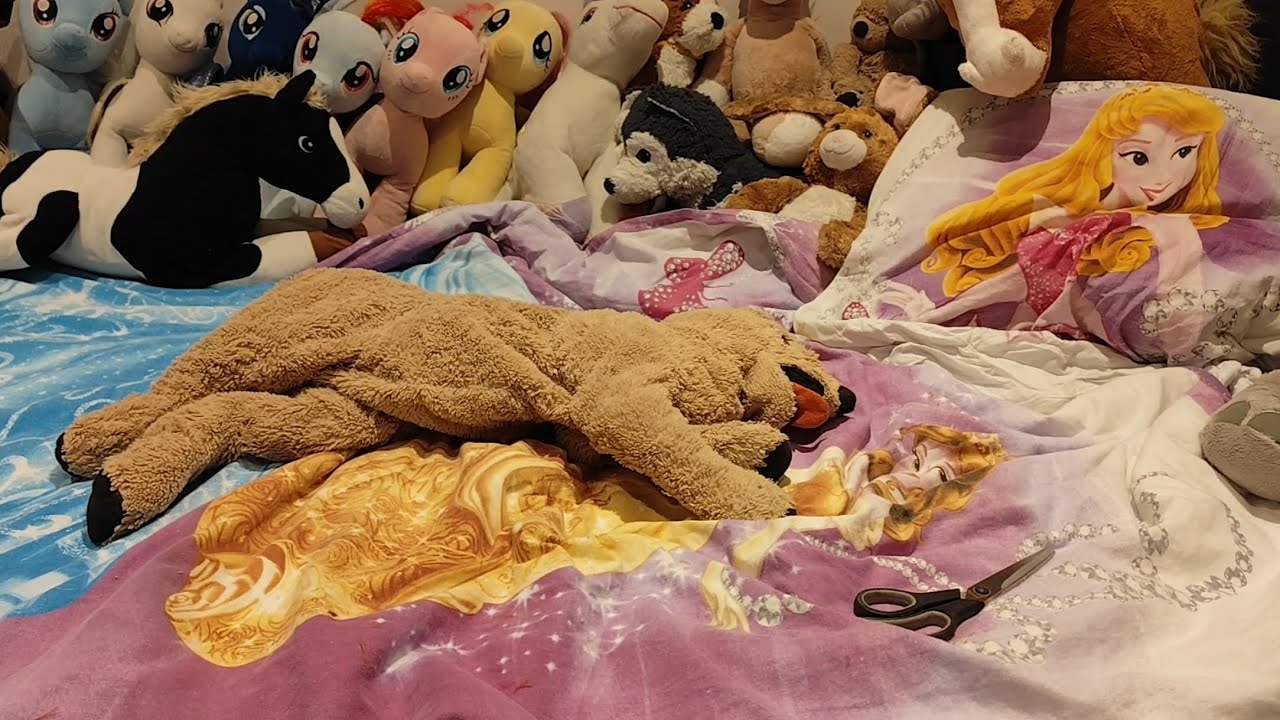 Big Ikea Plush Dog destruction. Plushie destruction/Teddy destruction/Teddy crush/ripping stuffie