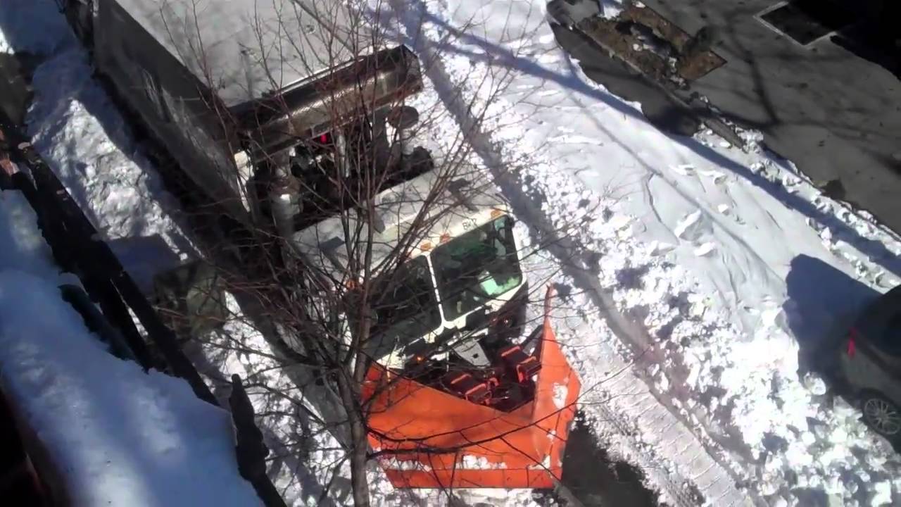 NYC Sanitation Plow Trapped in Snow in Brooklyn Heights [Blizzard 2010]