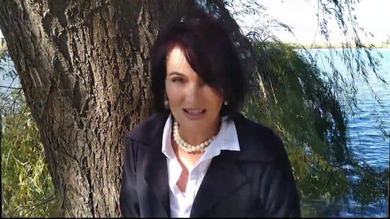 Hallelujah - sung in Afrikaans by; Back - 2 - Basics featuring Anita Holtzhausen - Lockdown video!!!