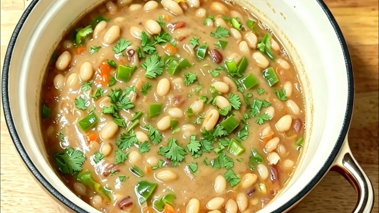 The MAIN SECRET of delicious Yellow beans served with rice. 