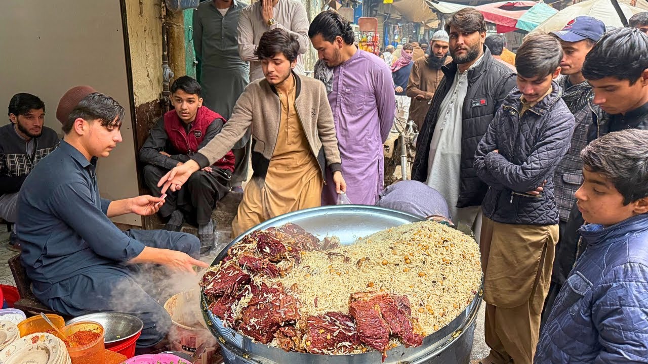 2025 2026  BEST STREET FOOD VIDEOS OF PAKISTAN | MOST VIRAL CHEAPEST ROAD SIDE BREAKFAST IN LAHORE 