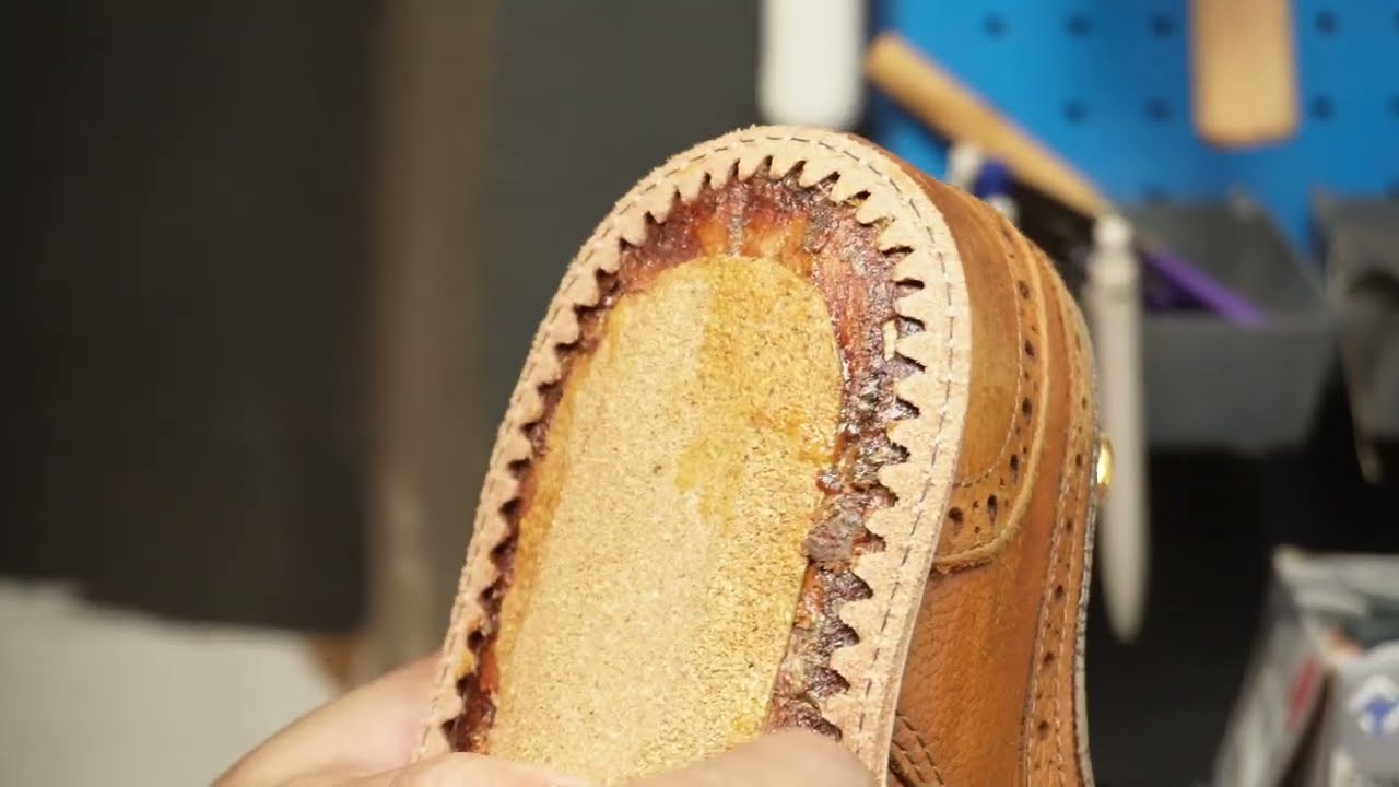 Cambio de suela profesional en zapato de cuero | Reparación artesanal paso a paso