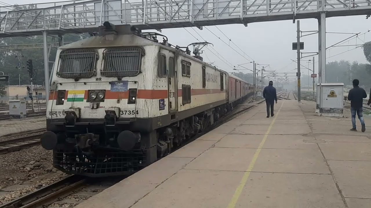 WAP7😍20962 UDHNA BANARAS WEEKLY SUPERFAST EXPRESS DELAY FOGG 13 HRS LETE AT & ARIVAL ETAWAH JUNCTION