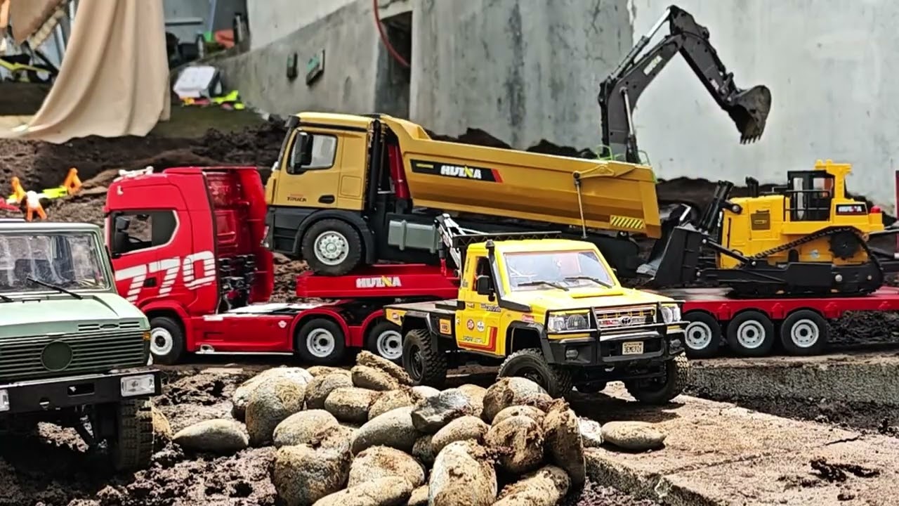 RC Construction Accident 😱 | RC Scania Hauling Excavator, 6x6 Rollover & Recovery