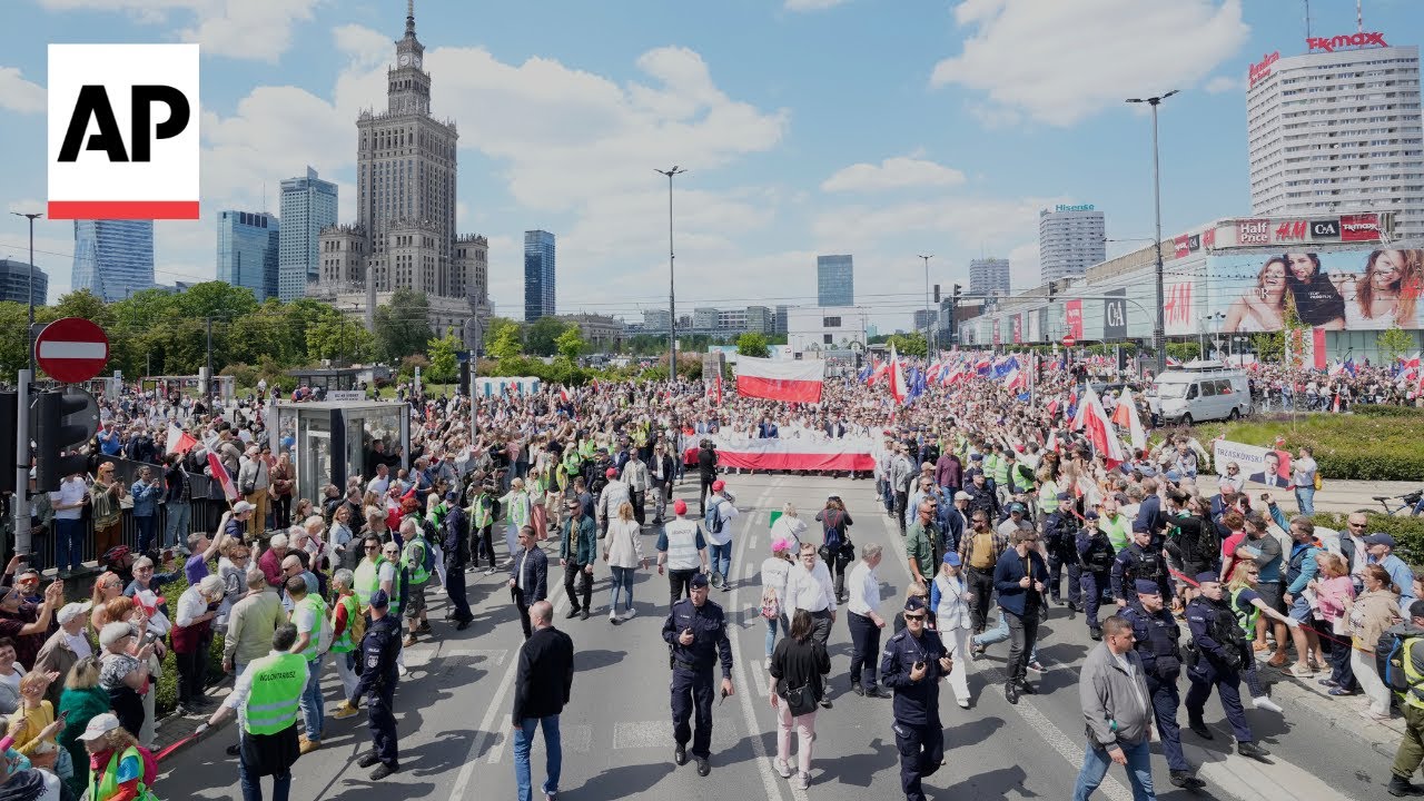 Tens of thousands join rival rallies in Warsaw as Poland&rsquo;s presidential runoff nears