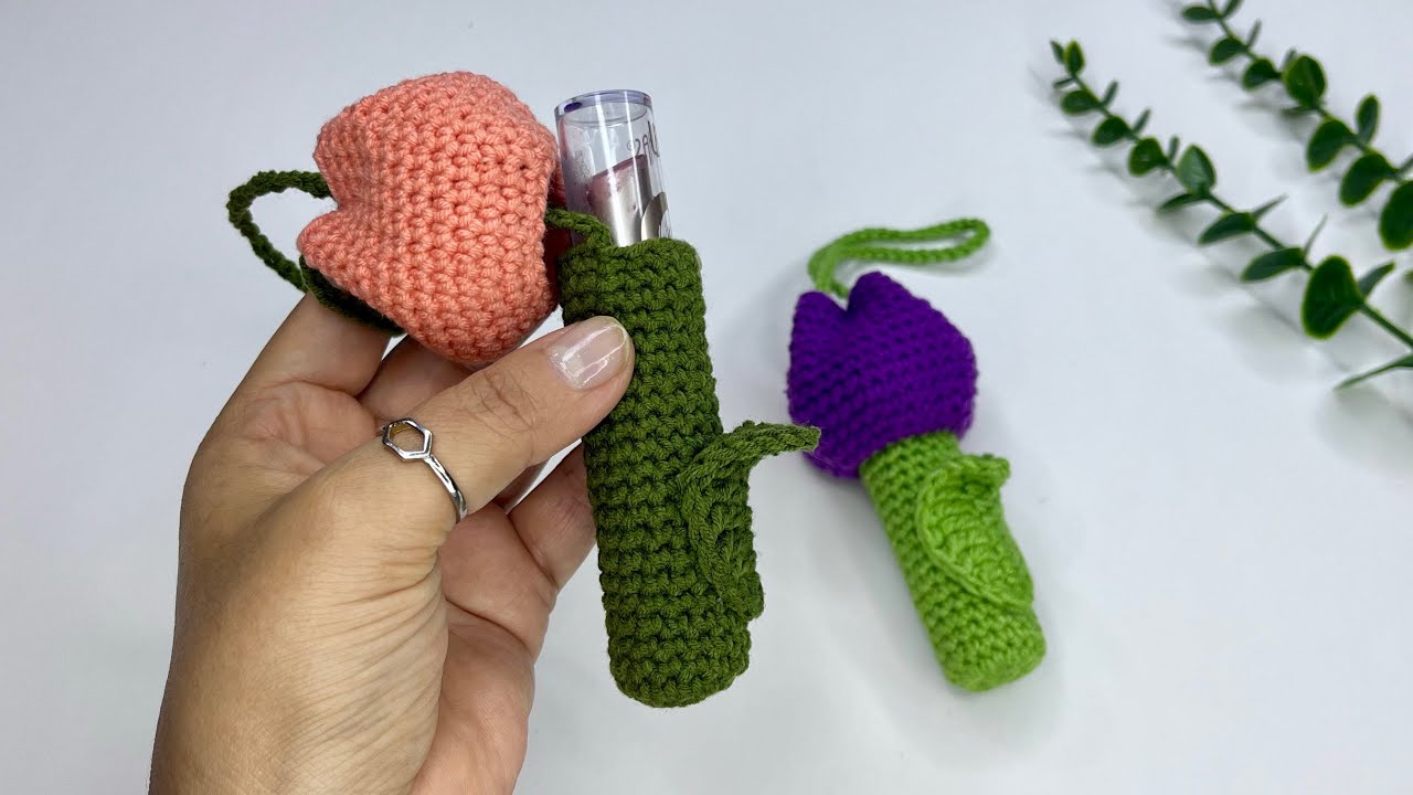 🌷Tutorial Tulipán para sujetar bálsamo labial a crochet |Tulip lip balm holder.