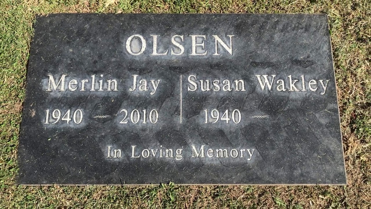 FAMOUS GRAVE: Visiting Football Player And Actor Merlin Olsen At San Gabriel Cemetery, CA