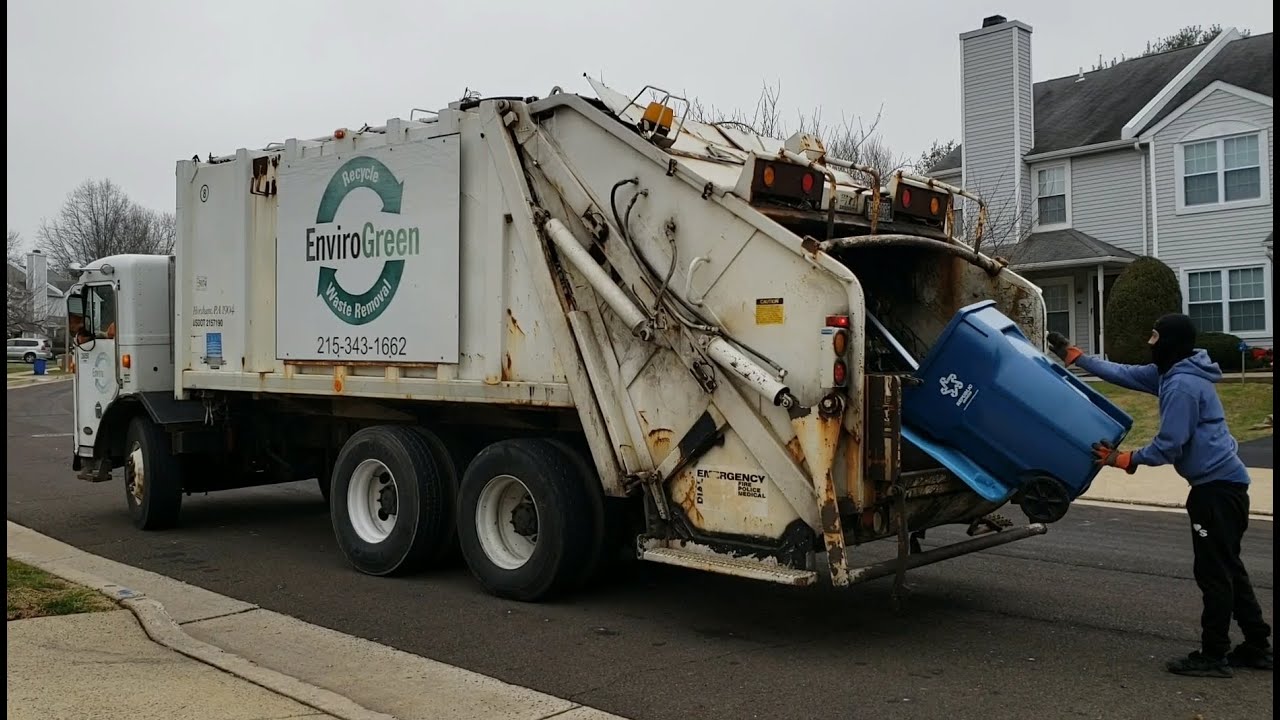 EnviroGreen: Old Pete 320 Leach Alpha rear loader