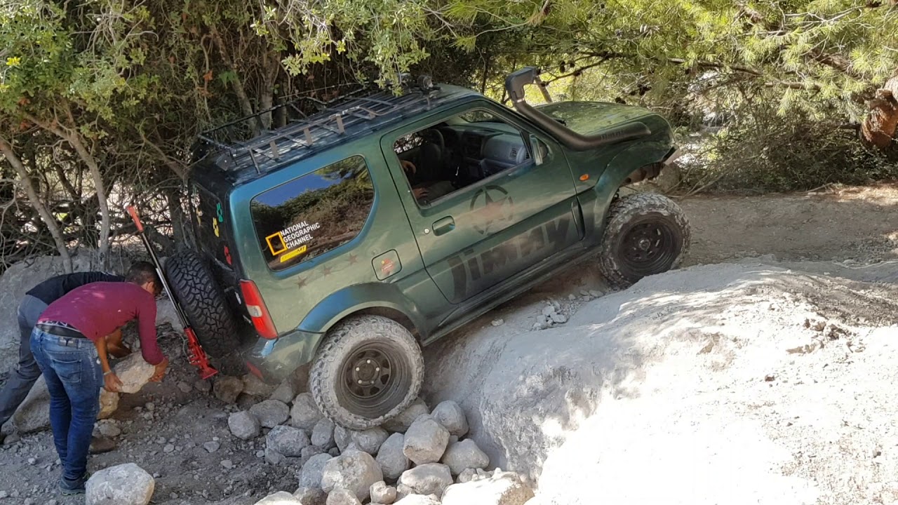 suzuki jimny vs jeep wrangler